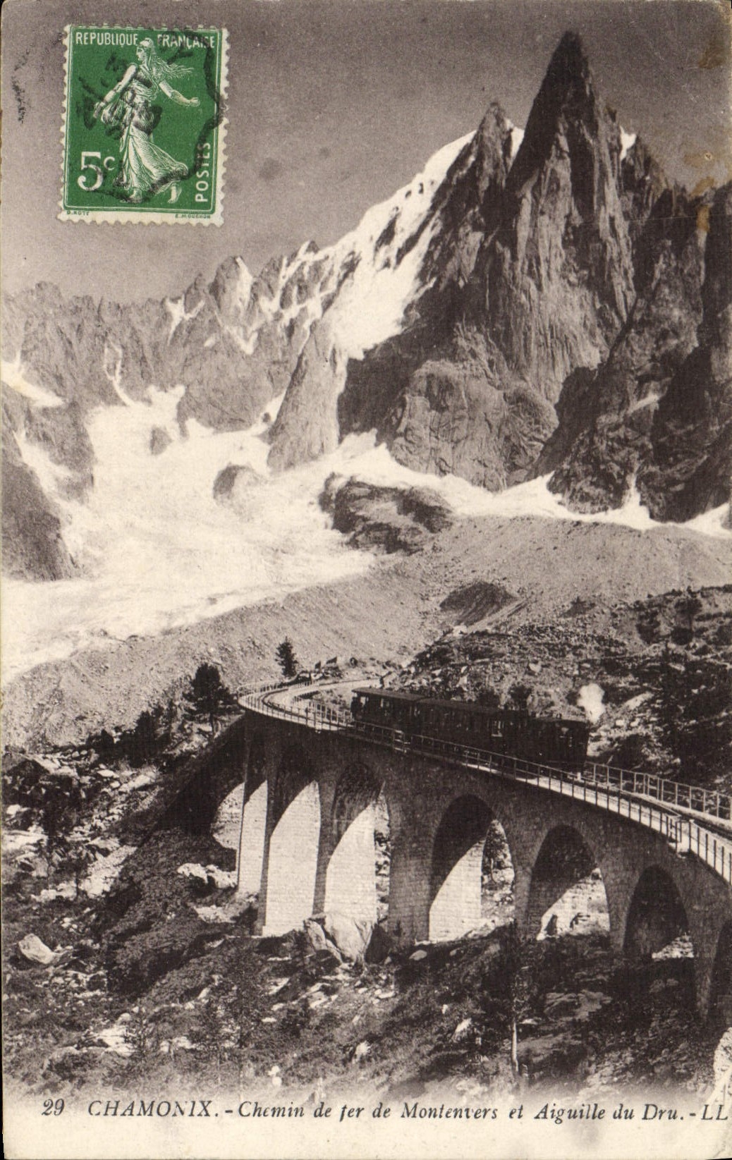 CPA Chamonix Chemin de fer de Montenvers et Aiguille du Dru 