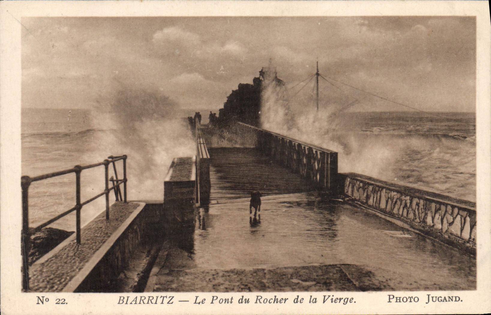 CPA Biarritz Le Pont du Rocher de la Vierge 