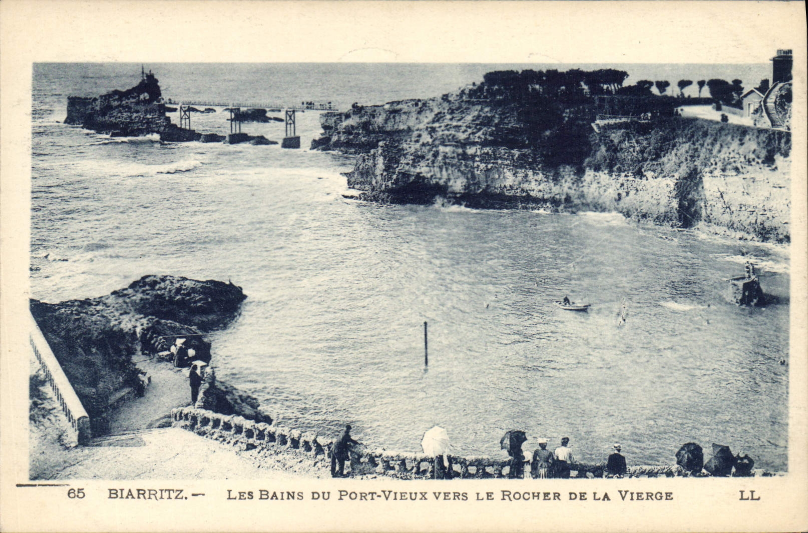 CPA Biarritz Les Bains du Port Vieux Le Rocher de la Vierge