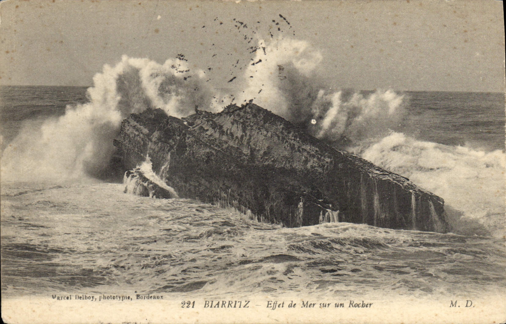 CPA Biarritz Effet de Mer sur un Rocher