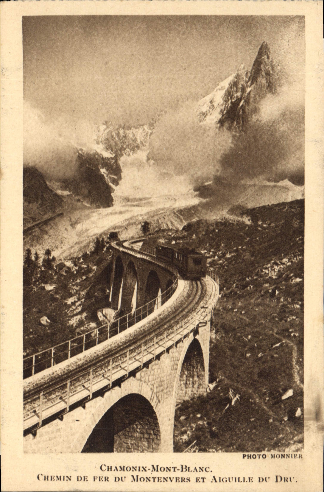 CPA Chamonix Mont Blanc Chemin de per du Montenvers et Aiguille du Dru 