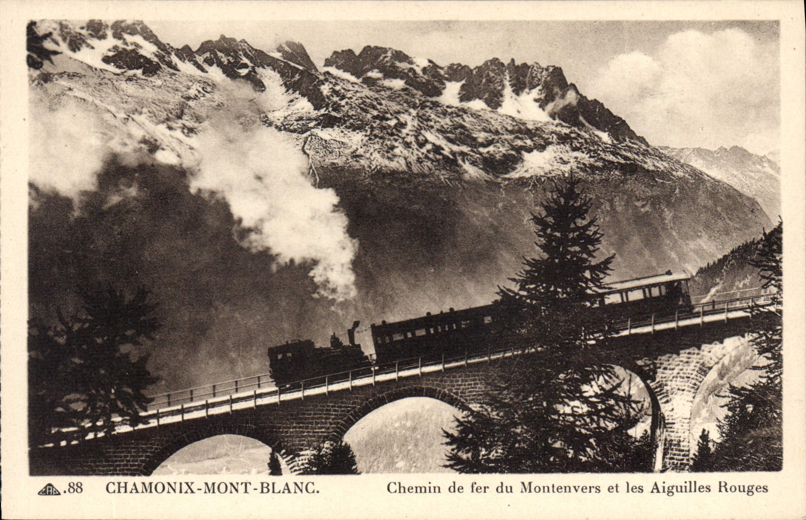 CPA Chamonix Mont Blanc Chemin de fer du Montenvers et les Aiguilles Rouges 