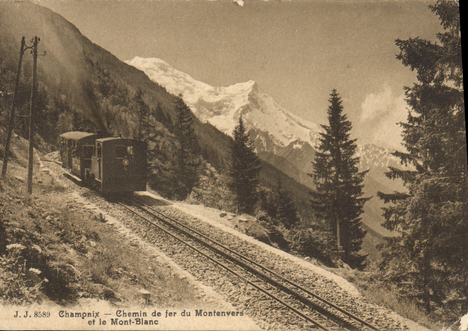 CPA Chamonix Chemin de fer du Montenvers et le Mont Blanc Train 