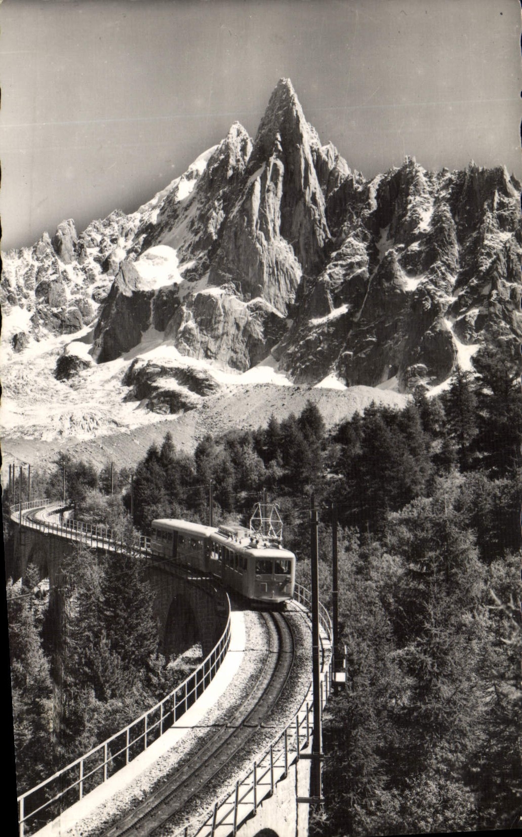 CPA Chamonix Train du Montenvers et Aiguille du Dru 