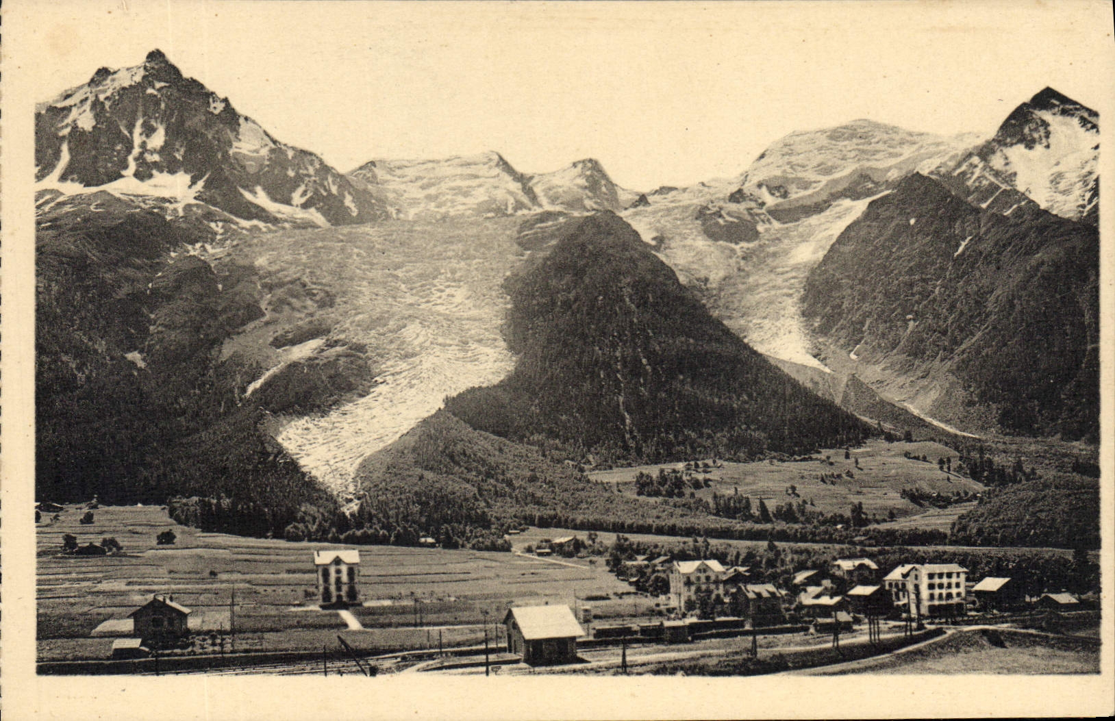 CPA Chamonix Mont Blanc Village et Glaciers des Bossons et de Taconnaz 