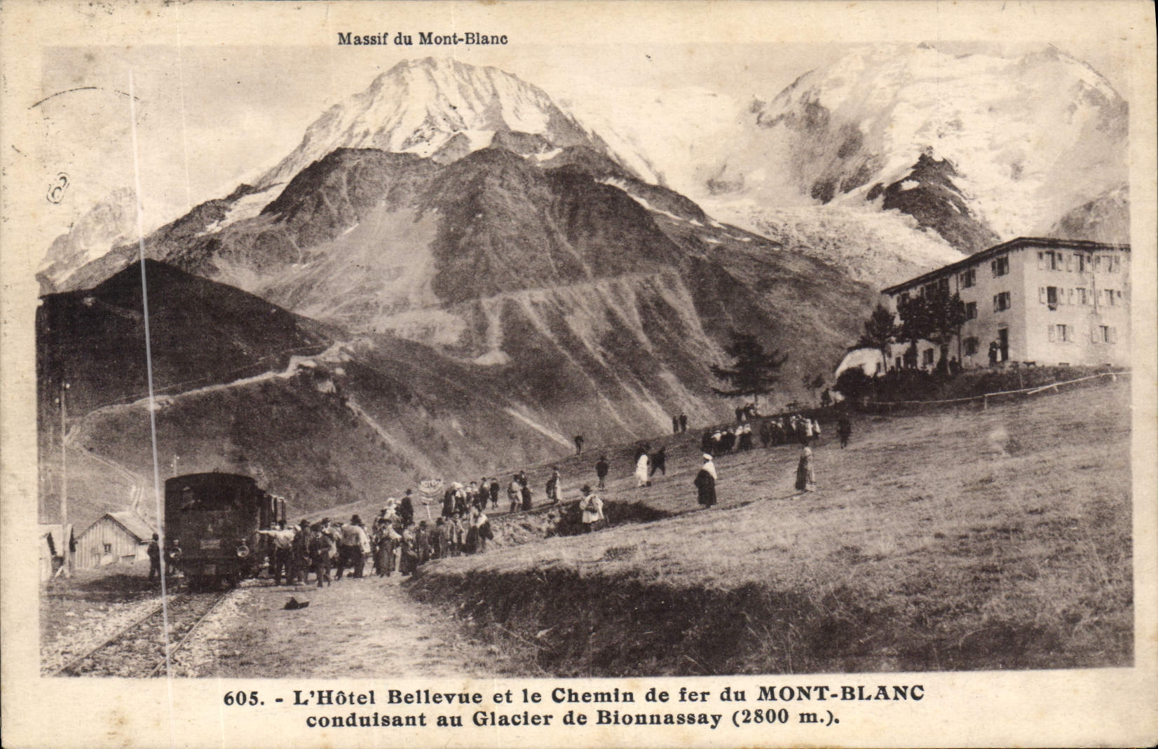 CPA L'Hotel Bellevue et le Chemin de fer du Mont Blanc Train