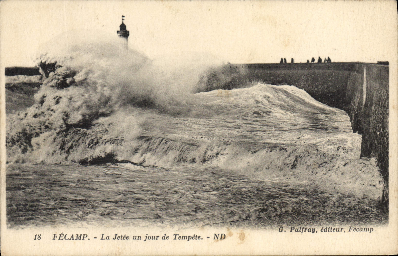 CPA Fecamp La Jetee un jour de Tempete