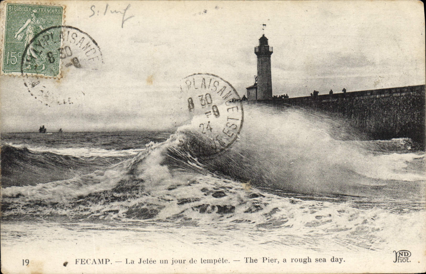 CPA Fecamp La Jetee un jour de tempete