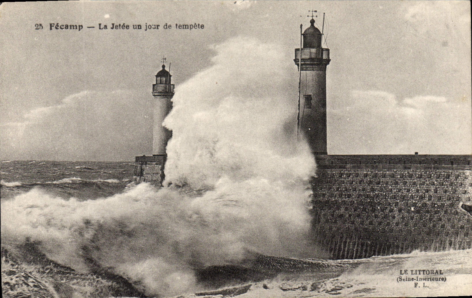 CPA Fecamp La Jetee un jour de tempete