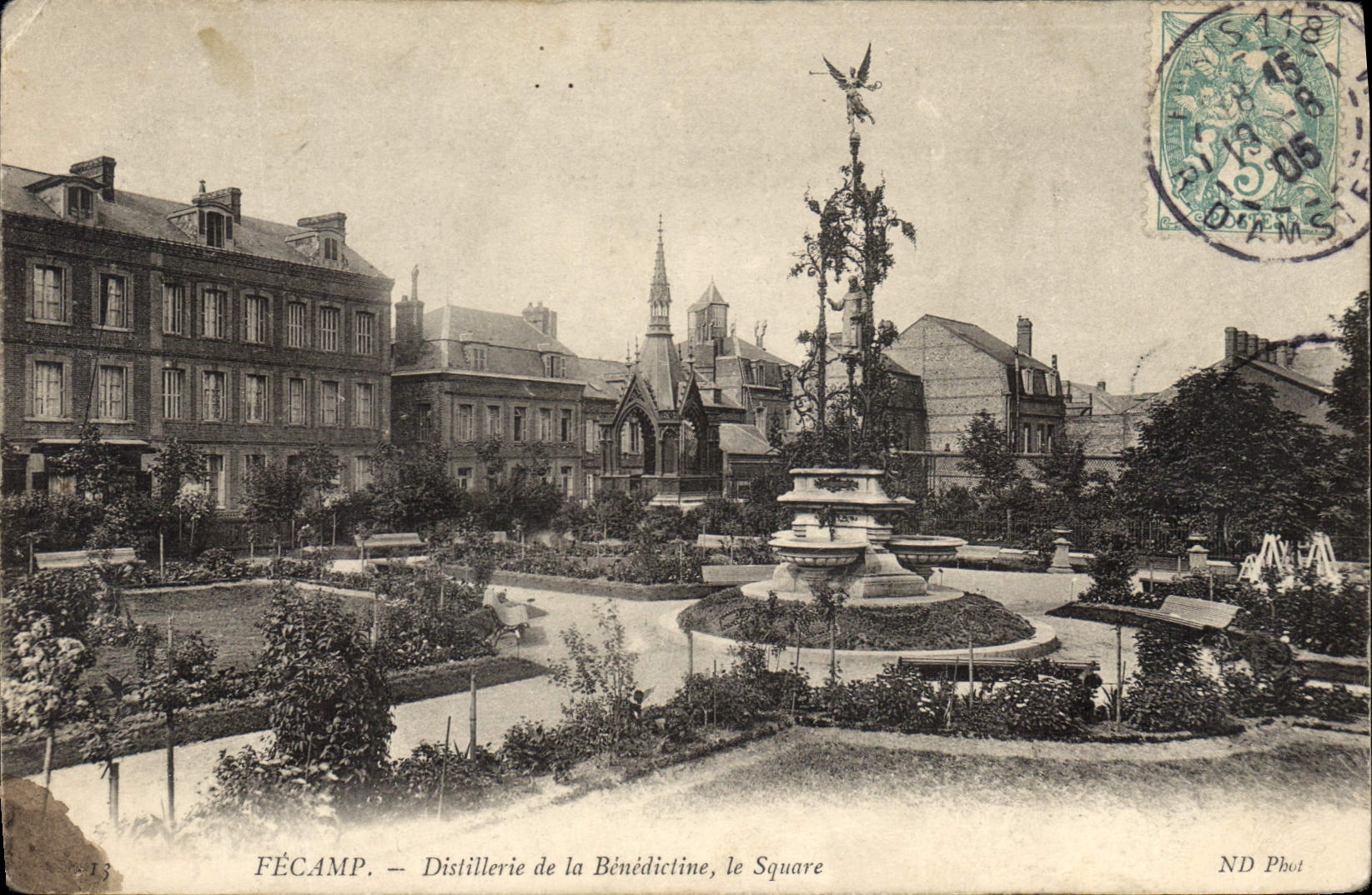 CPA Fecamp Distillerie de la Benedictine le Square
