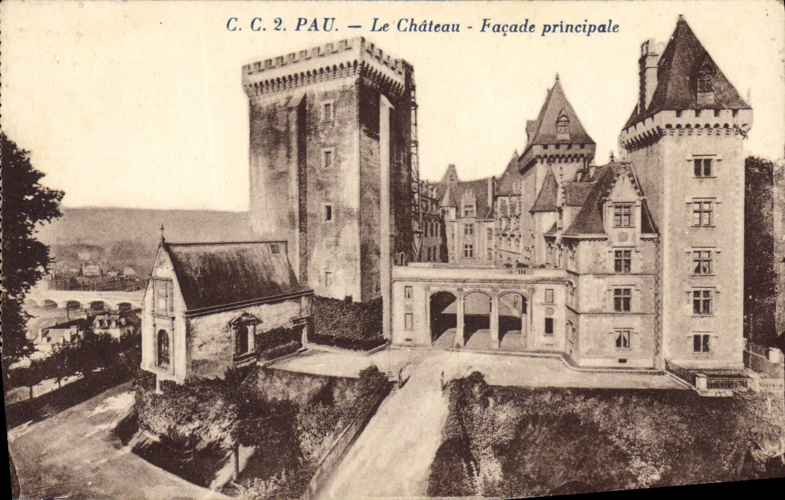 CPA Pau Le Chateau Facade principale 