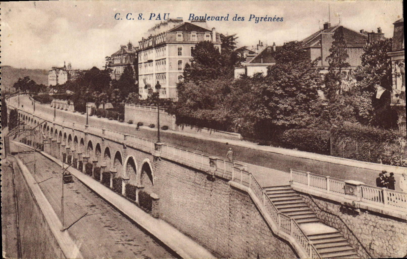 CPA Pau Boulevard des Pyrenees 