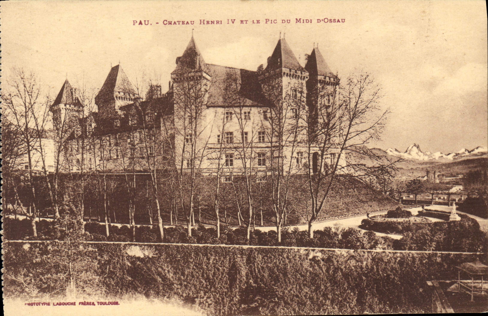 CPA Pau Chateau Henri IV et le Pic du Midi D'Ossau 