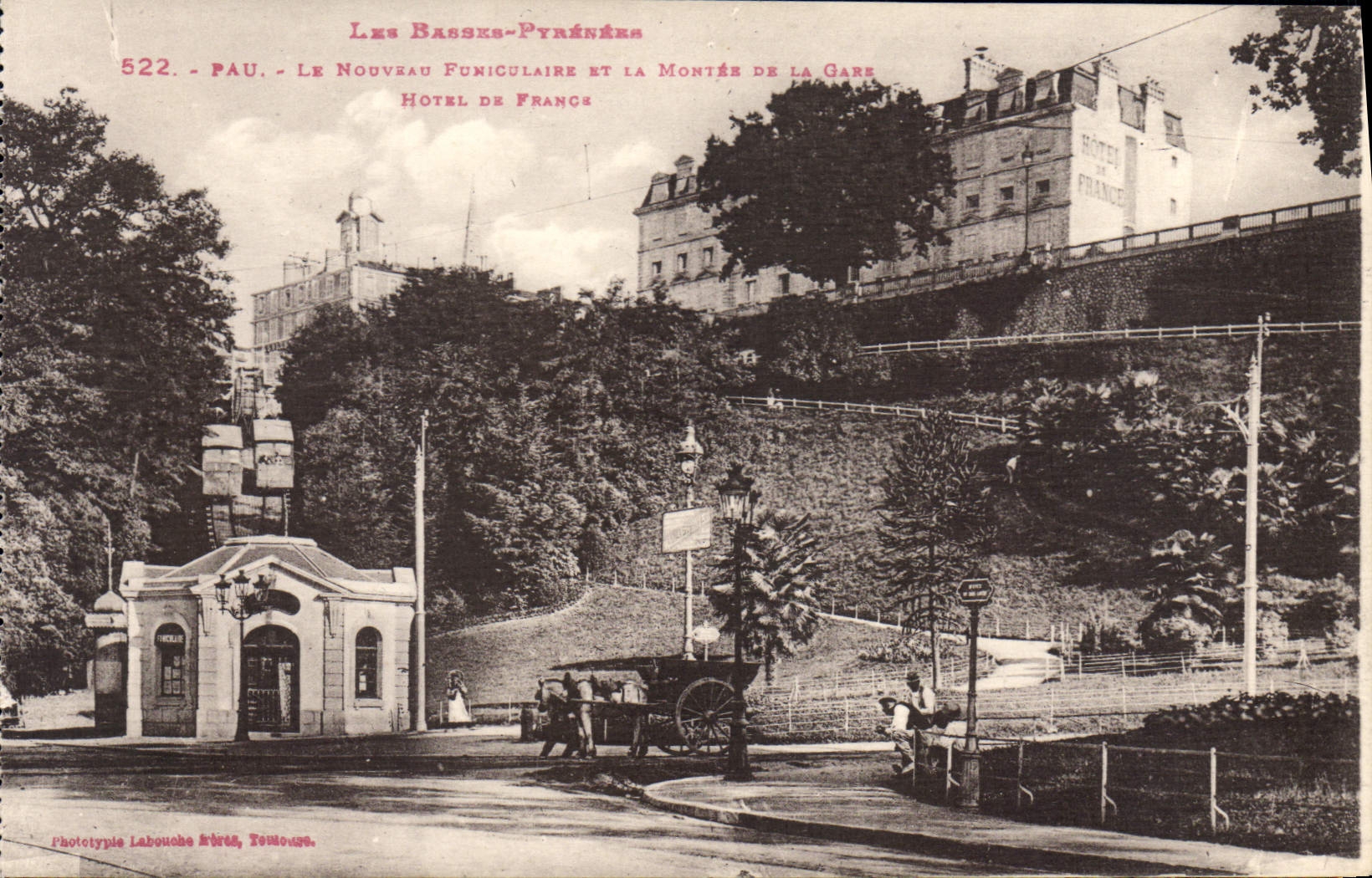 CPA Les Basses Pyrenees Pau Le Nouveau Funiculaire et la Montee de la Gare Hotel de France