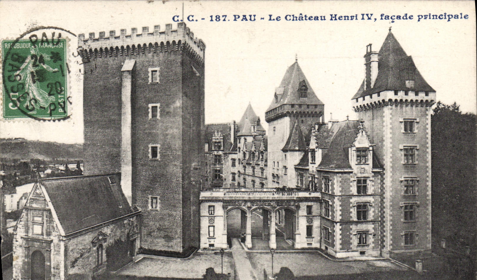 CPA Pau Le Chateau Henri IV facade principale
