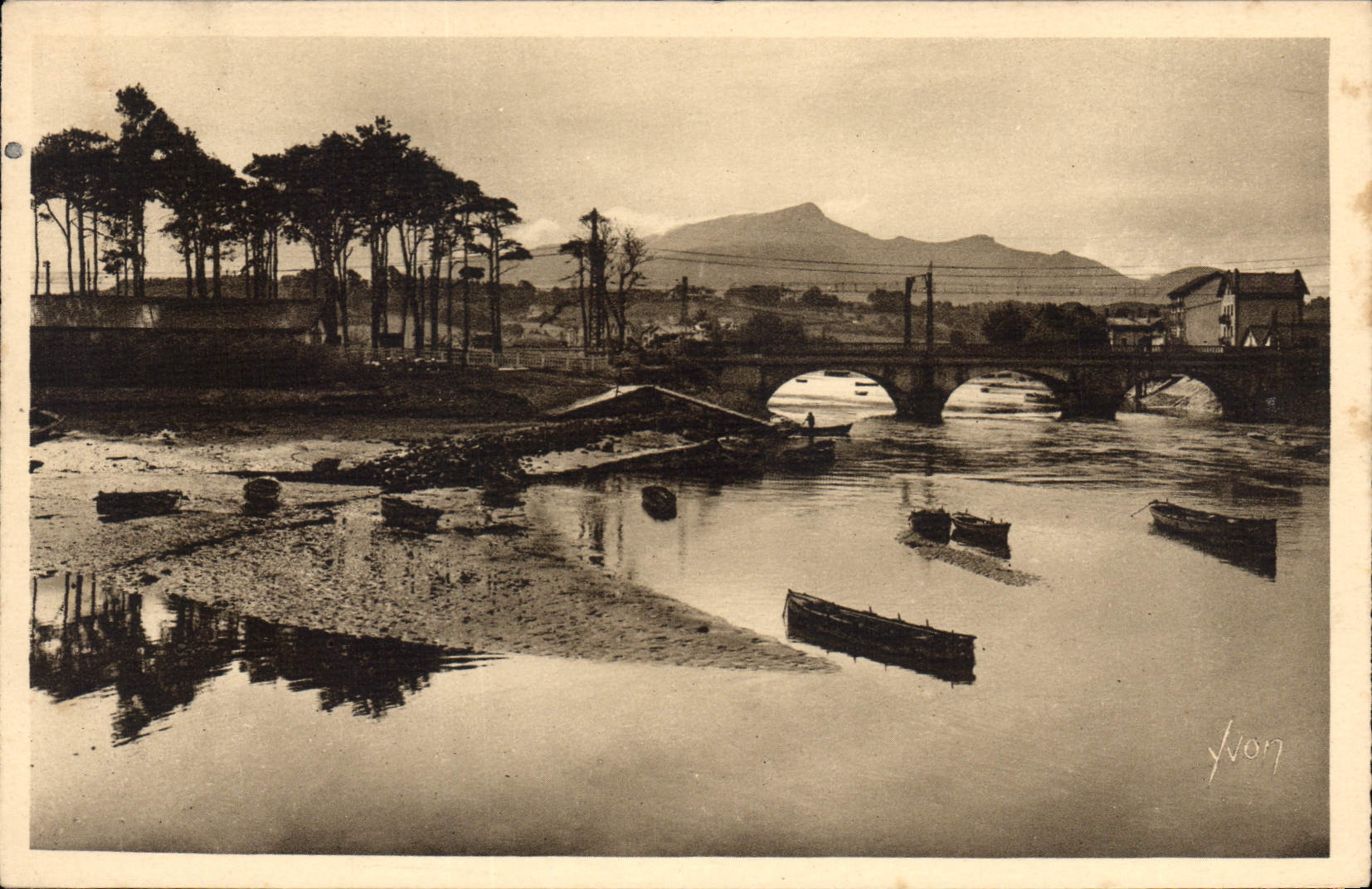 CPA Cote Basque St Jean de Luz Basses Pyrenees La nivelle au fond le Massif de la Rhune 