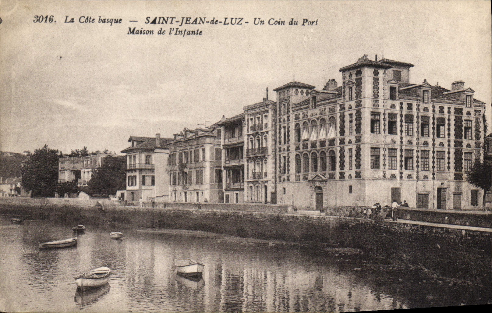 CPA La Cote Basque Saint Jean de Luz Un coin du Port Maison de l'infante