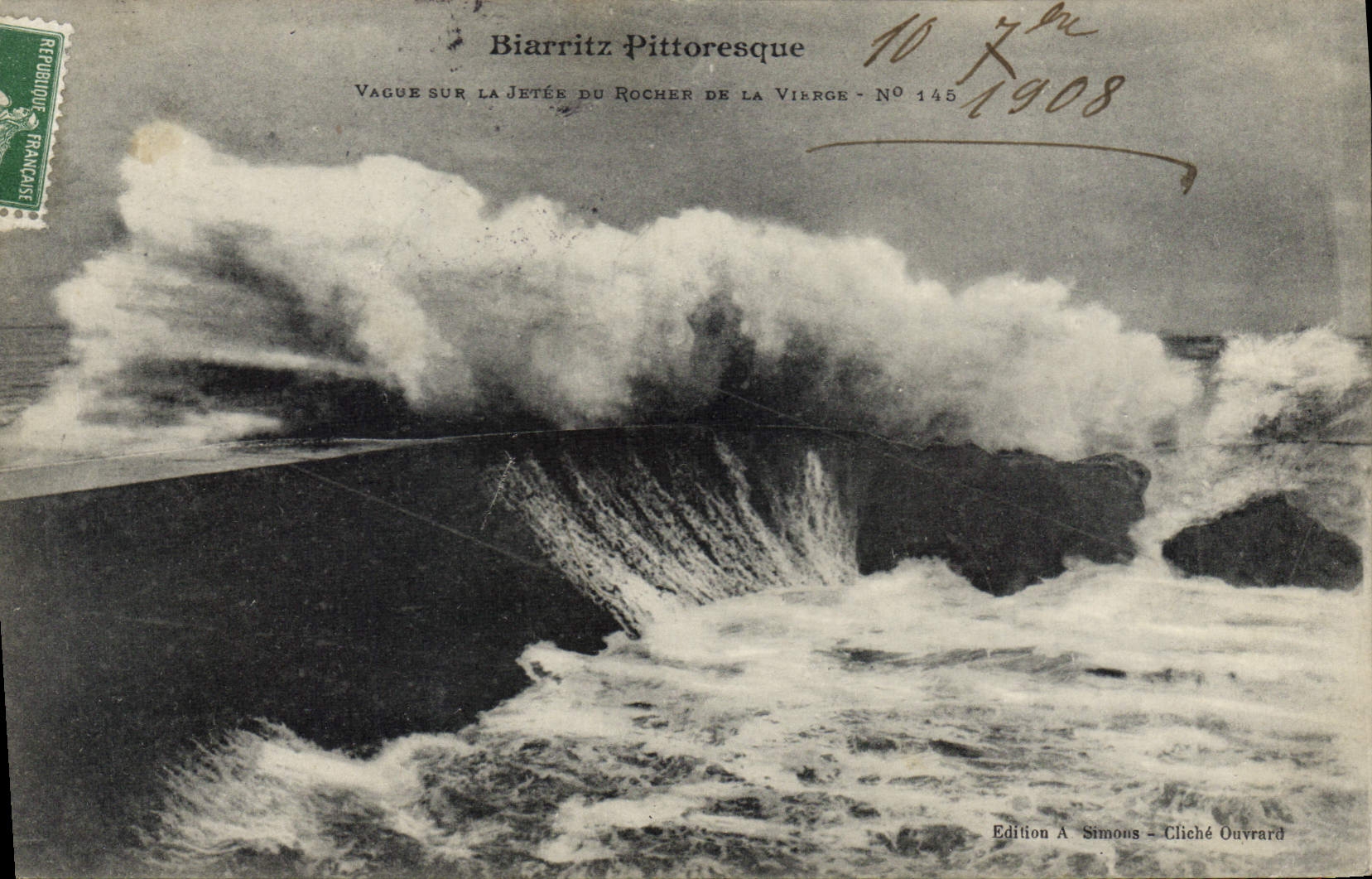 CPA Biarritz Pittoresque Vague sur 