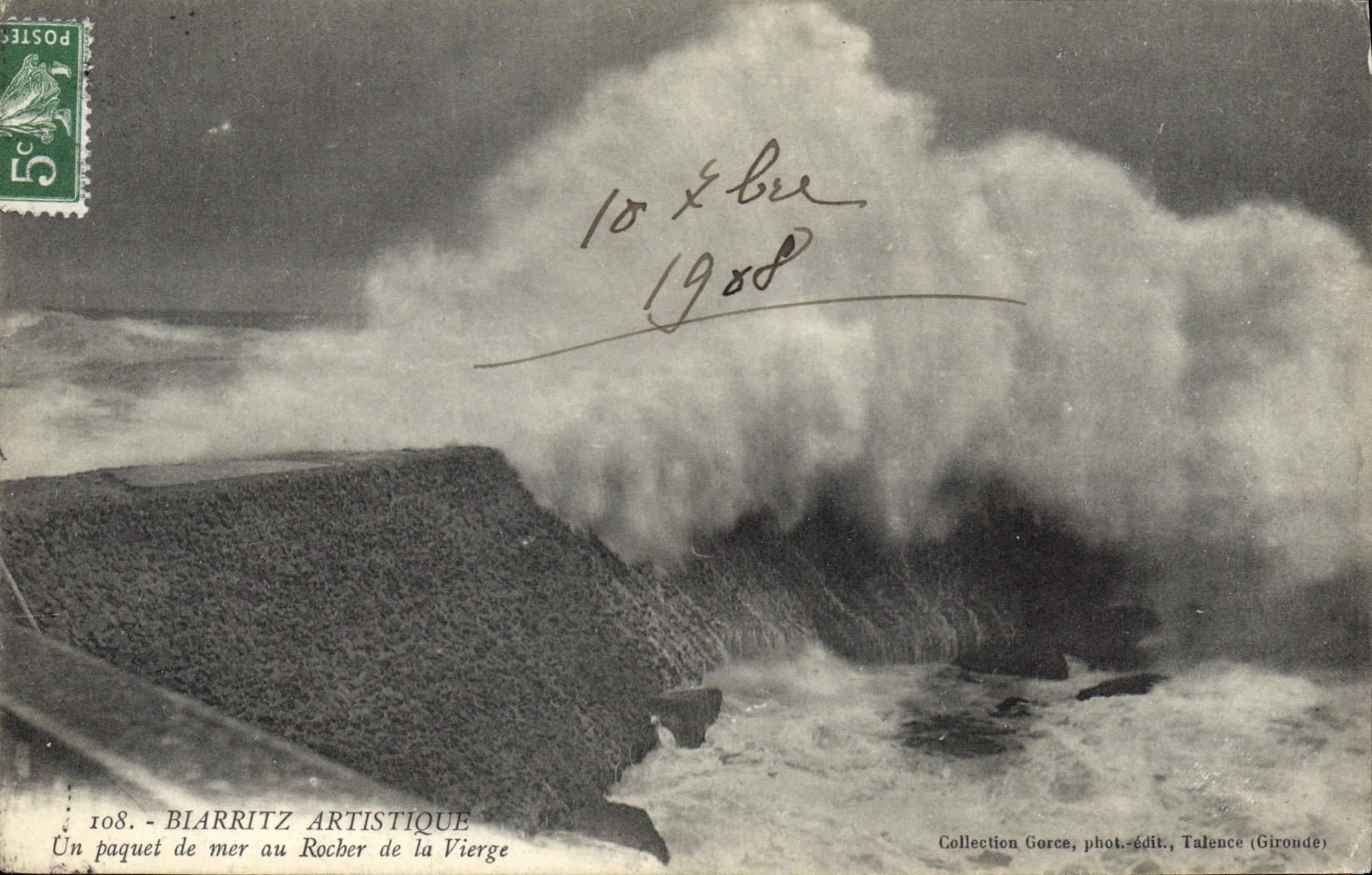 CPA Biarritz Artistique Un paquet de mer au Rocher de la Vierge