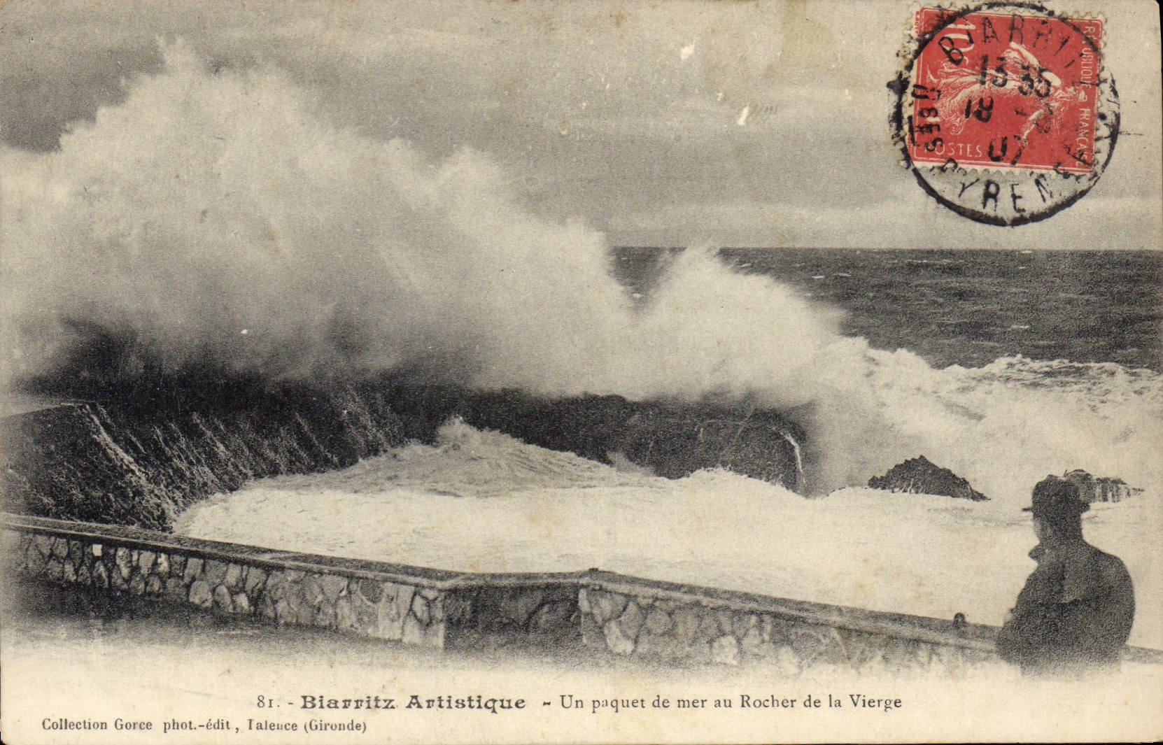 CPA Biarritz Artistique Un paquet de mer au Rocher da la Vierge
