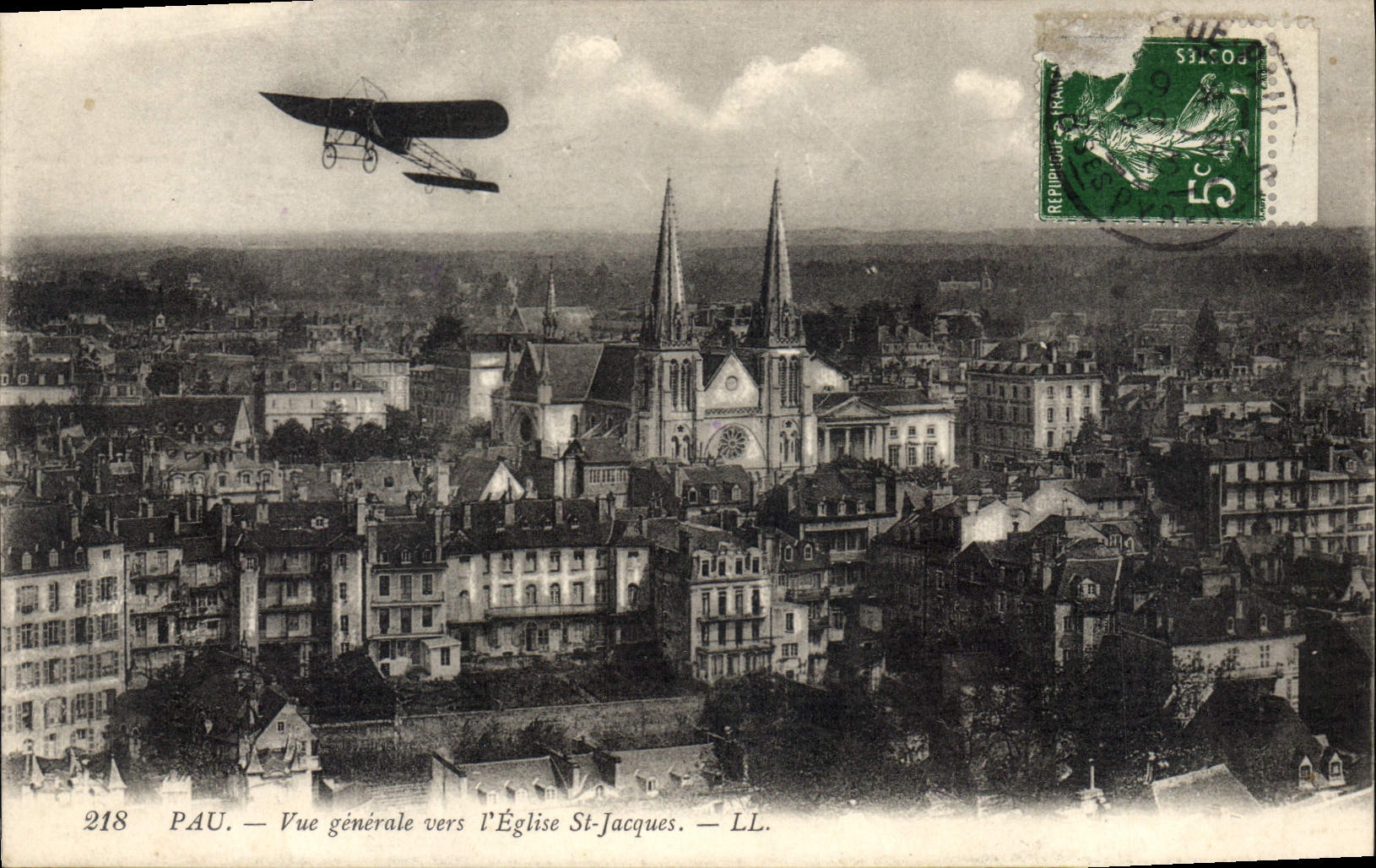 CPA Pau Vue Generale vers l'Eglise St Jacques Avion Aviation