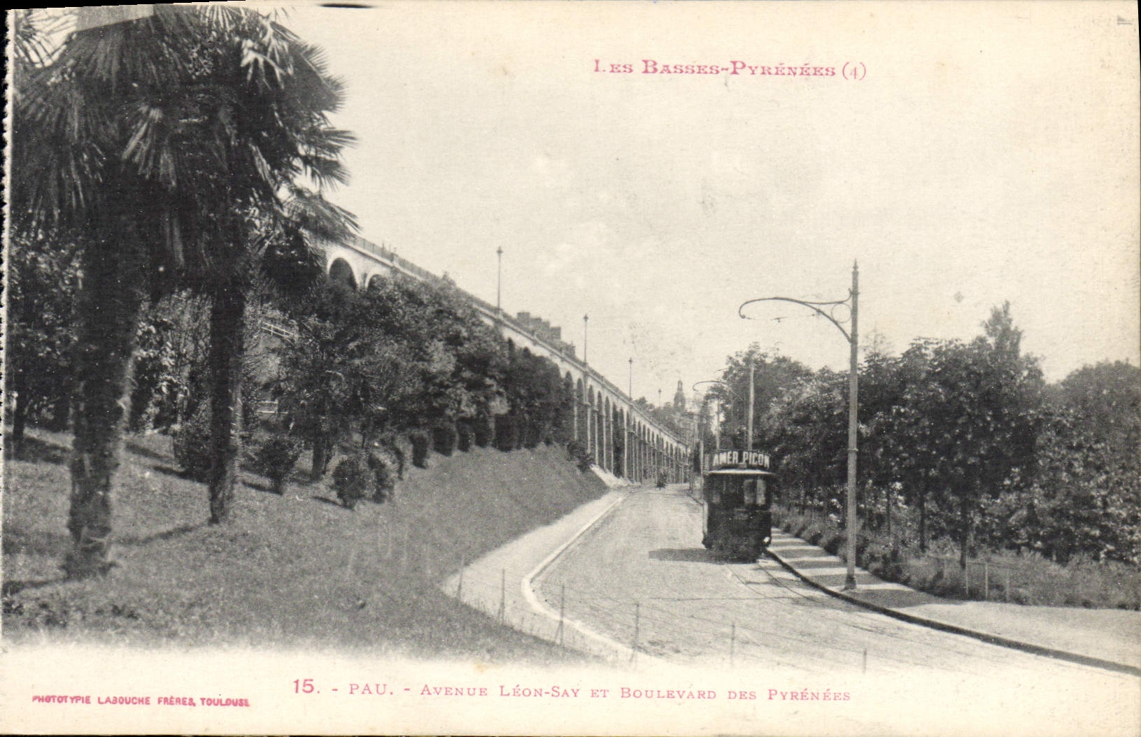 CPA Pau Avenue Leon Say et Boulevard des Pyrenees Tramway