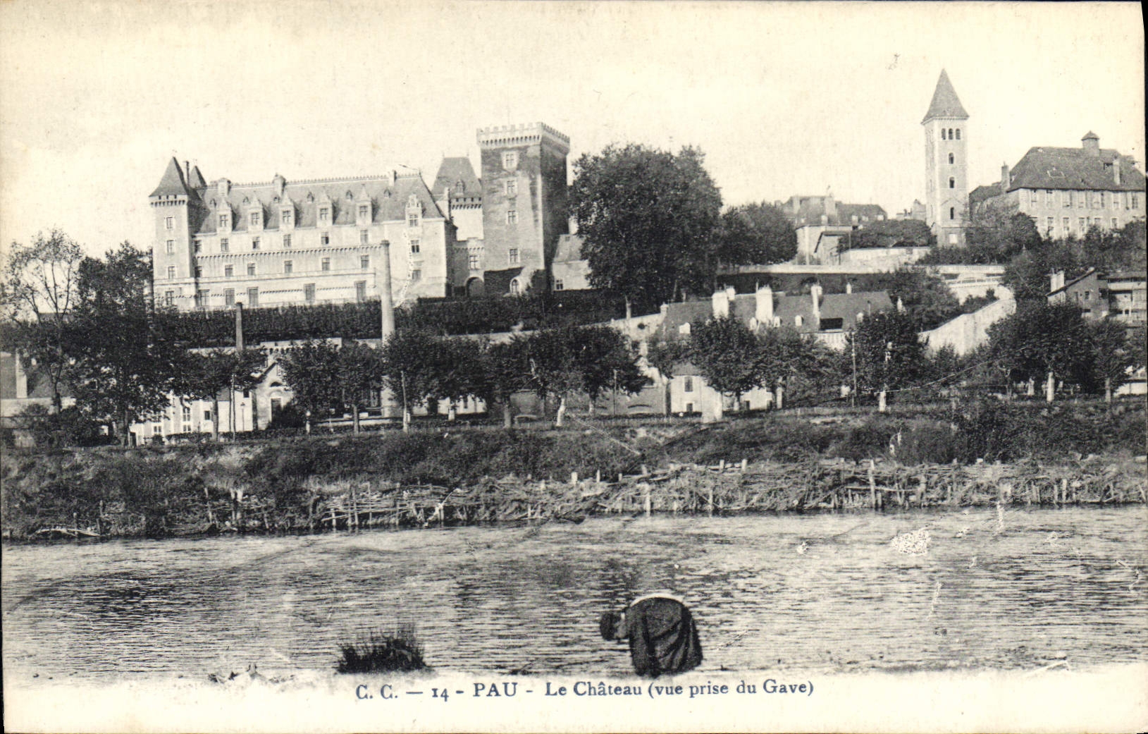 CPA Pau Le Chateau vue prise du Gave 
