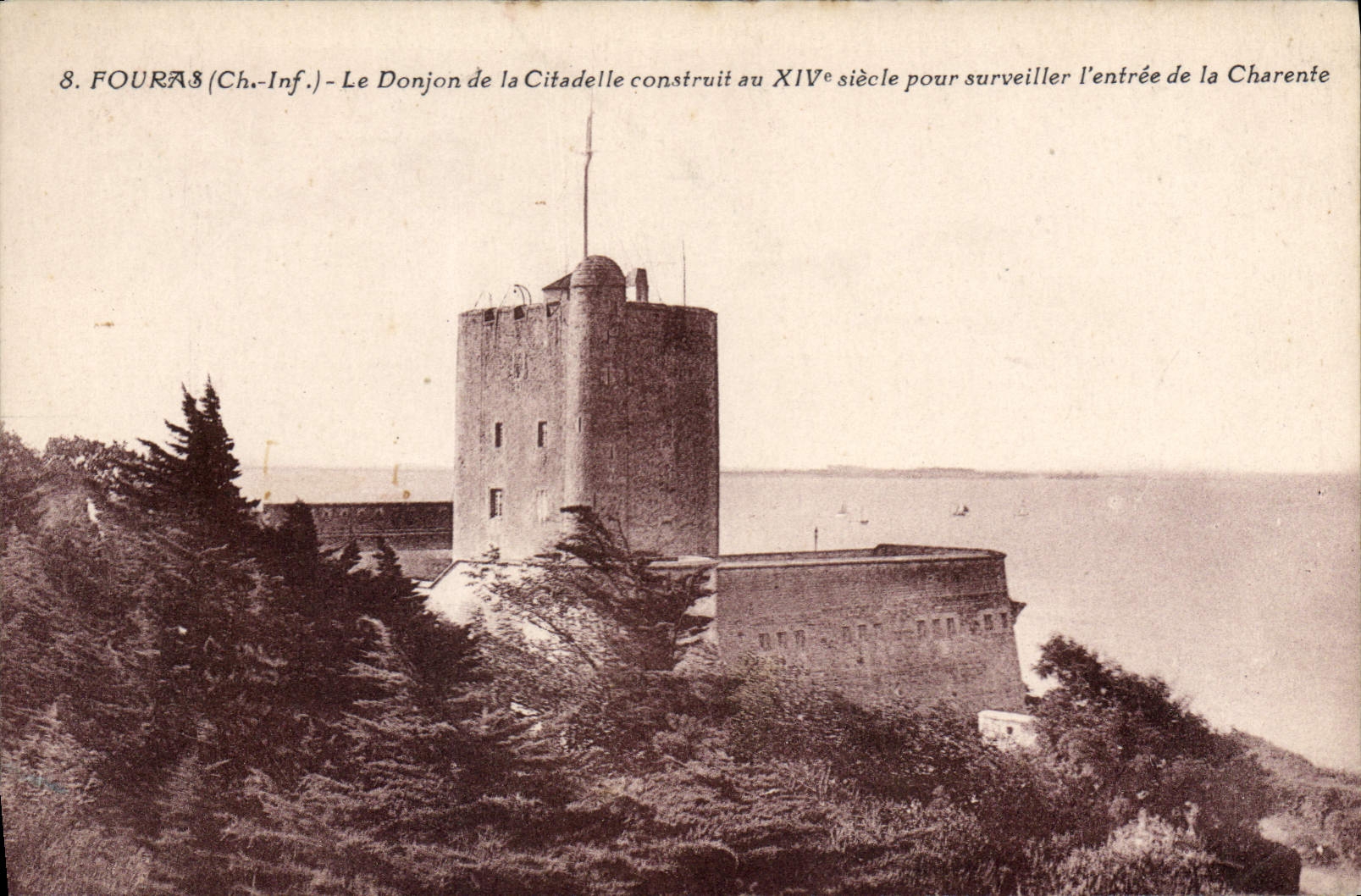 CPA Fouras Le Donjon de la Citadelle construit au XIV siecle