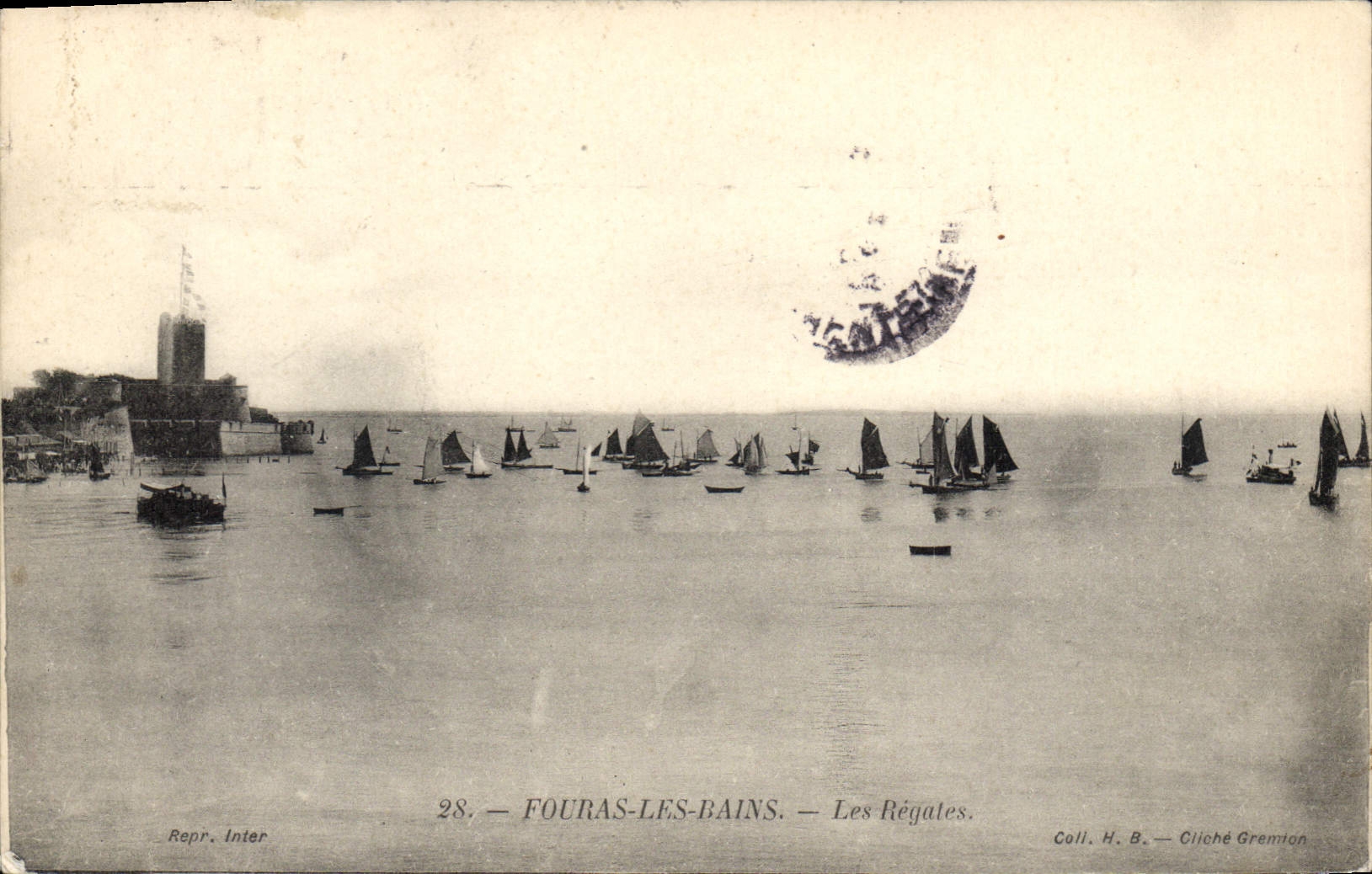 CPA Fouras les Bains Les Regules Bateaux