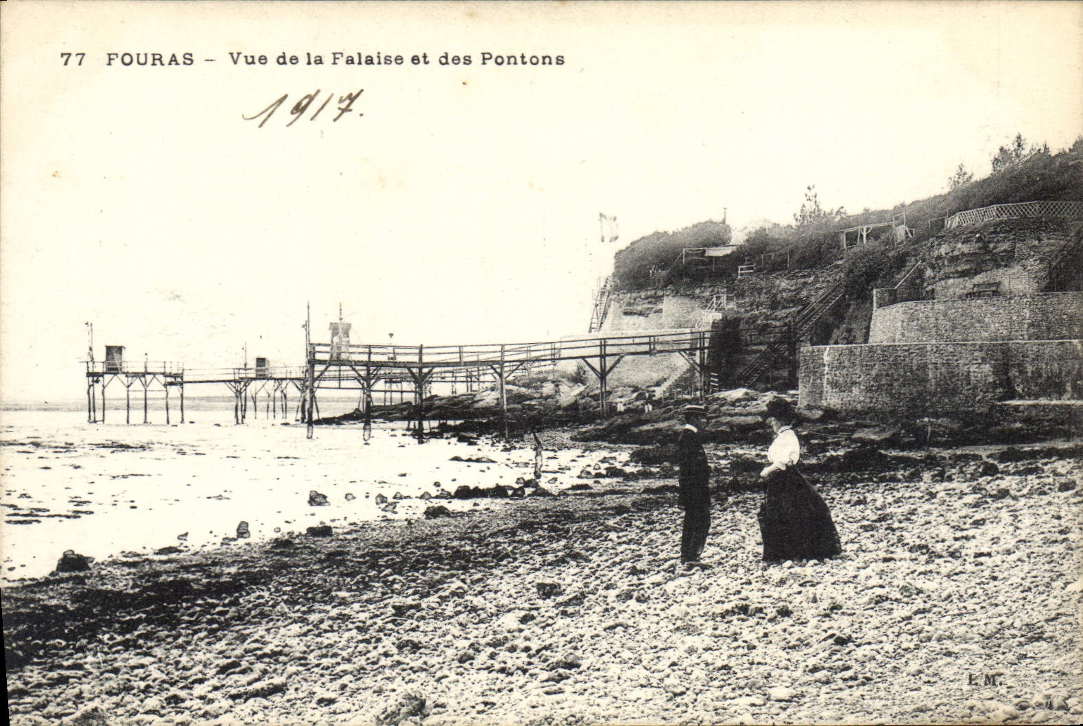 CPA Fouras Vue de la Falaise et des Pontons