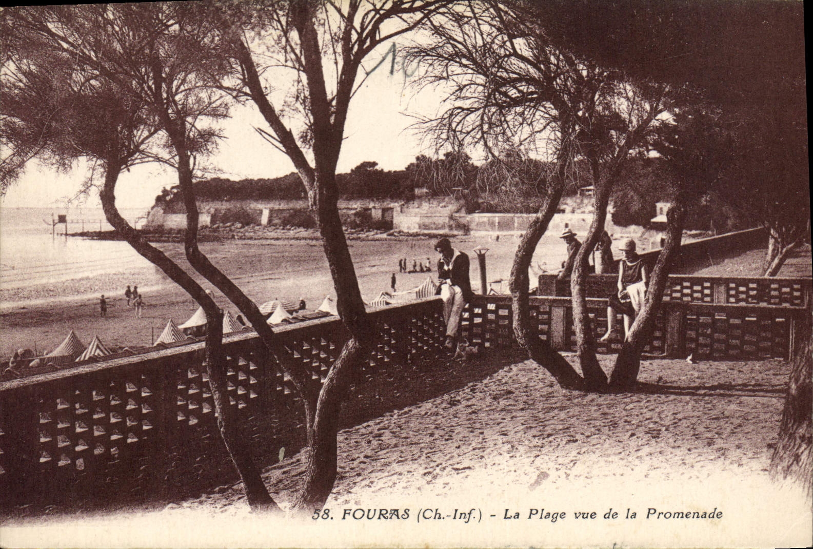 CPA Fouras La Plage vue de la Promenade 
