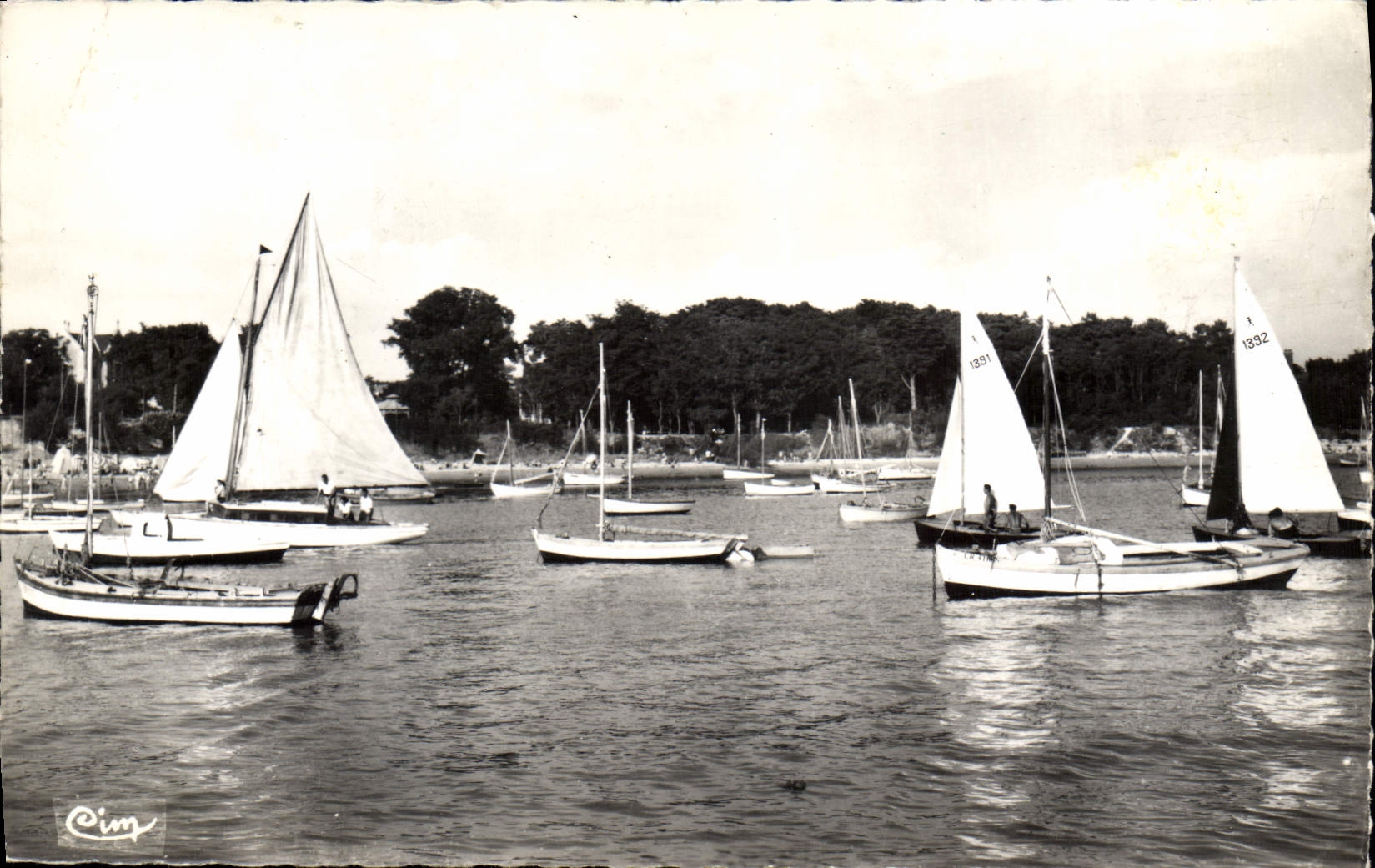 CPM Fouras les Bains Plage Sud Bateaux