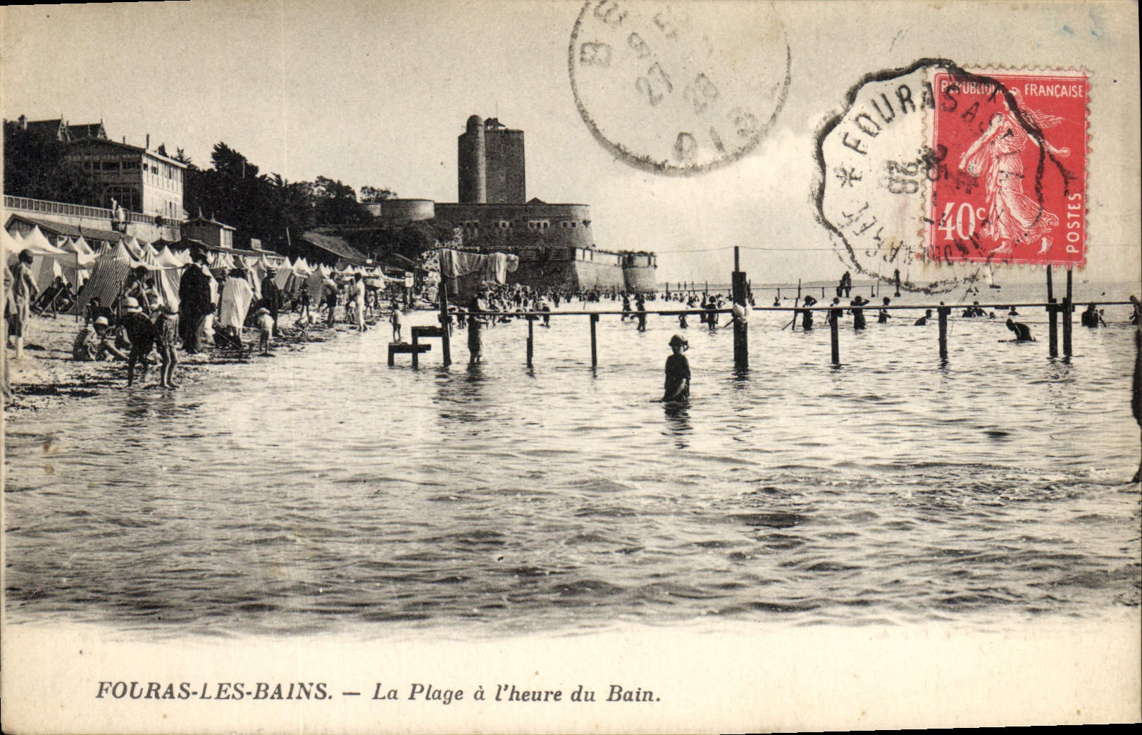 CPA Fouras les Bains La Plage a l'heure du Bain 