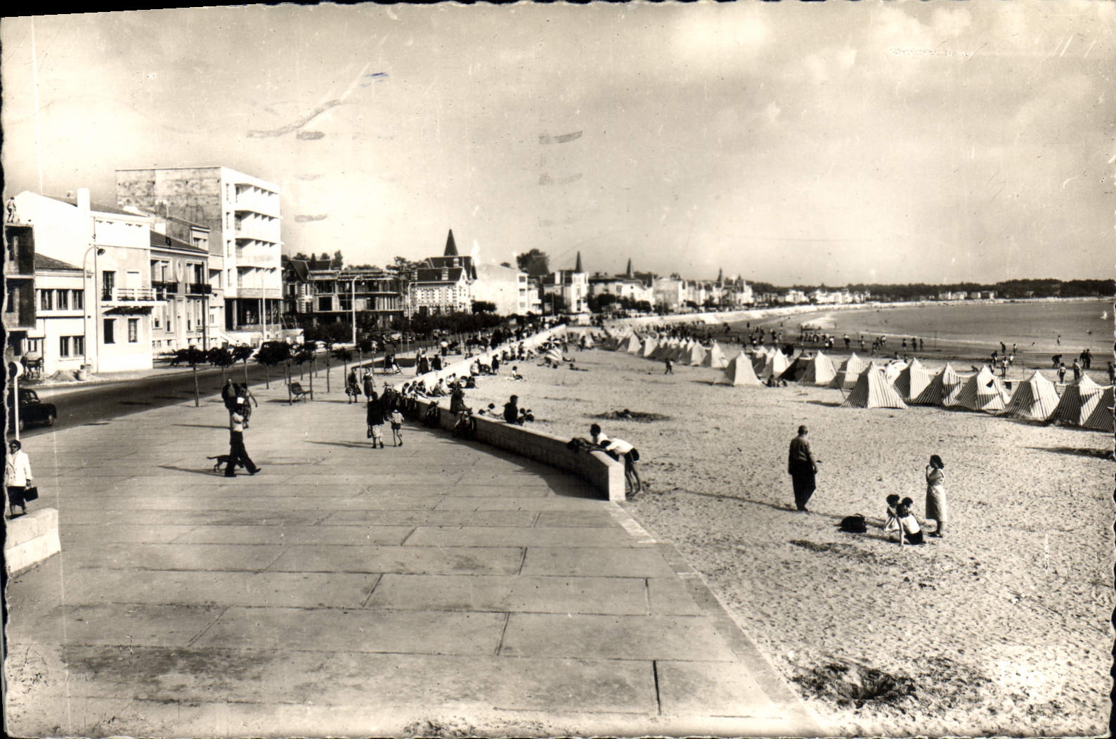 CPM Royan La Plage Le Boulevard 