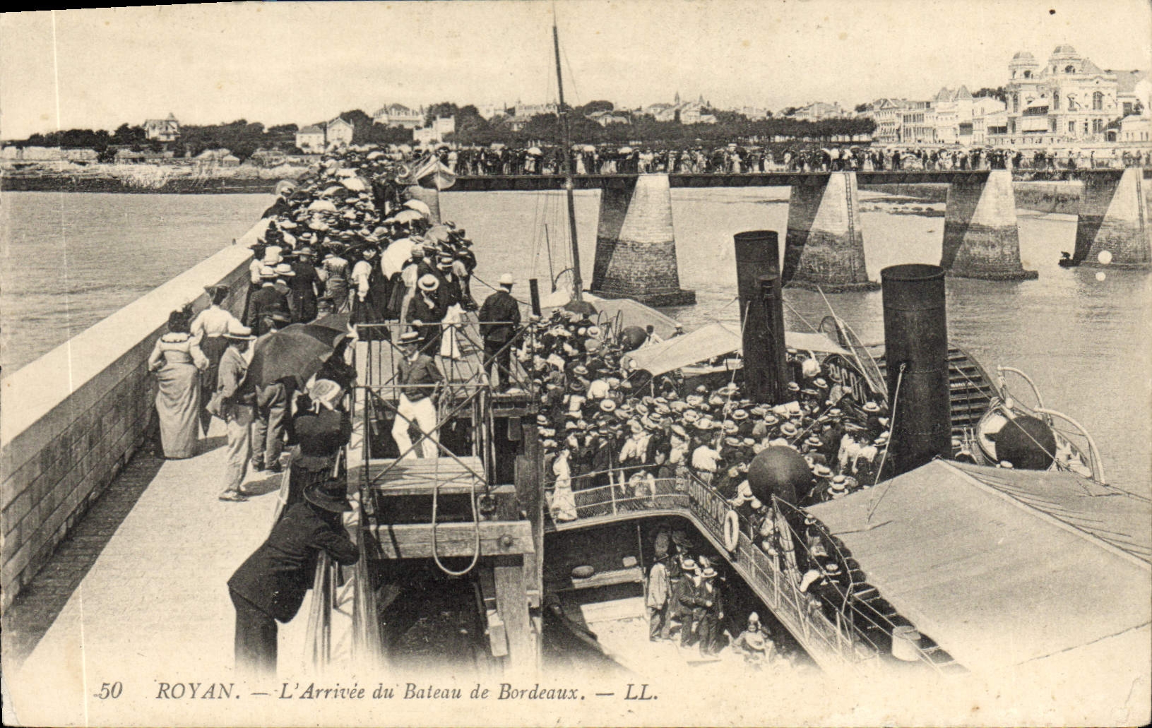 CPA Royan L'Arrive du Bateau de Bordeaux 