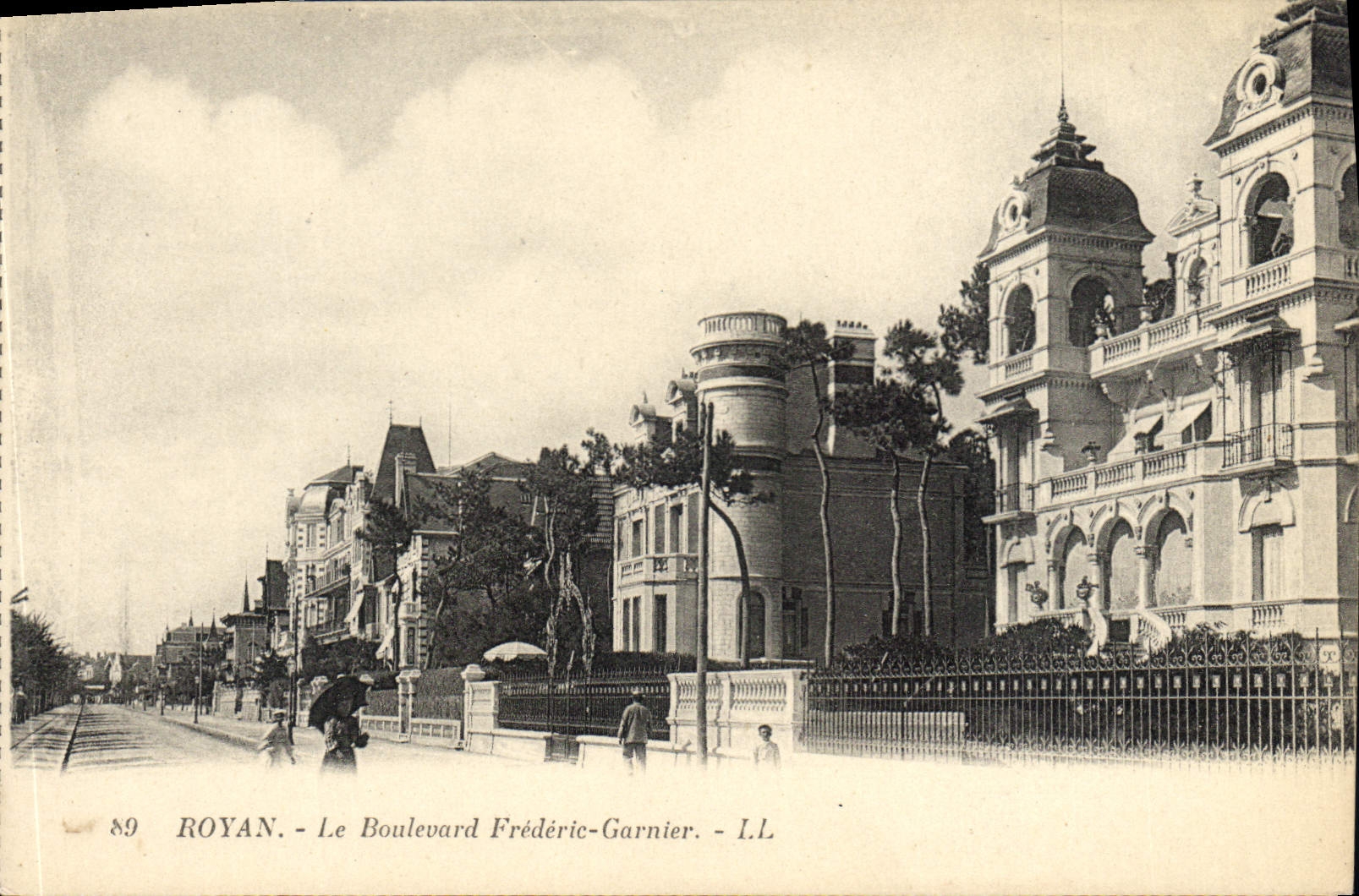 CPA Royan Le Boulevard Frederic Garnier 