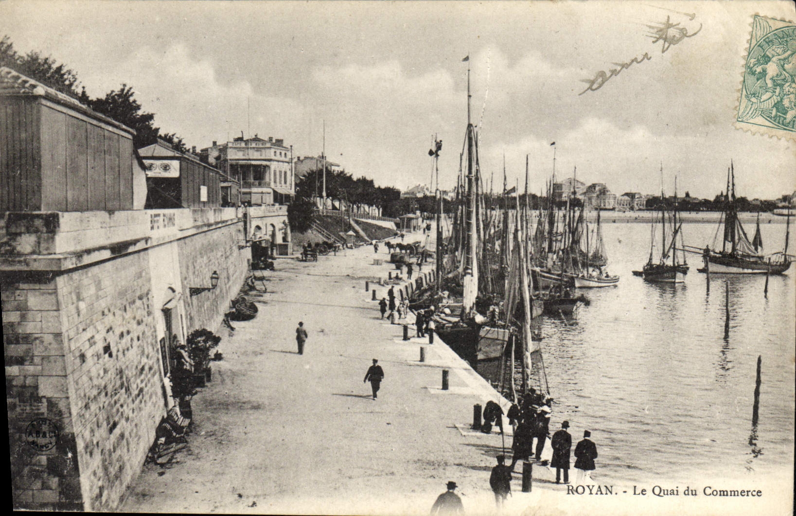 CPA Royan Le Quai du Commerce Bateaux