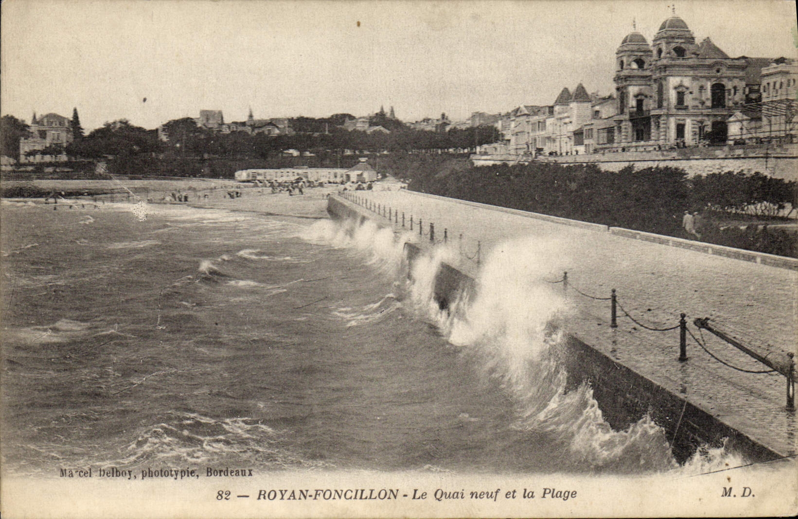 CPA Royan Foncillon Le Quai neuf et la Plage