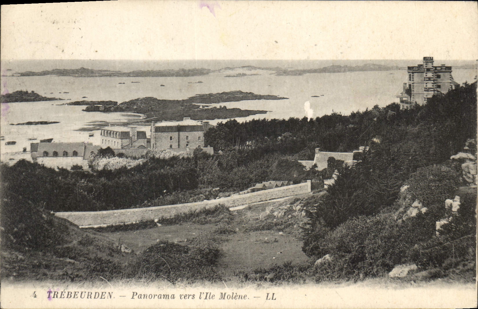 CPA Trebeurden Panorama vers l'Ile Molene