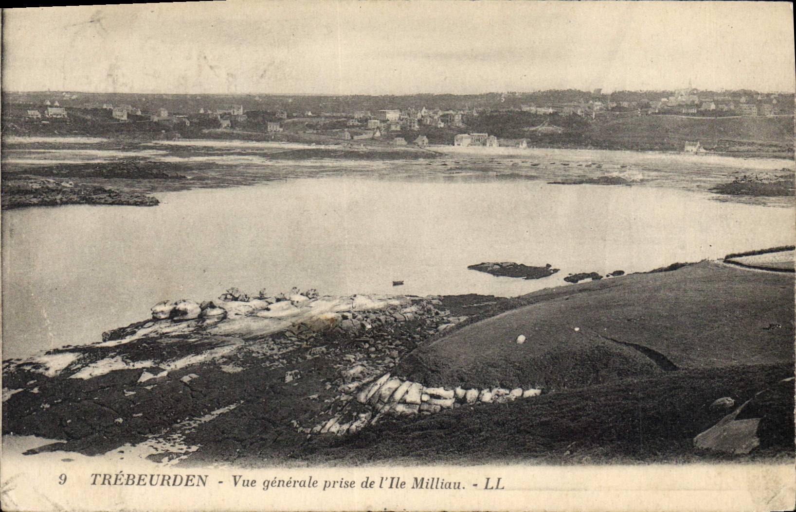 CPA Trebeurden Vue generale prise de'Ile Milliau