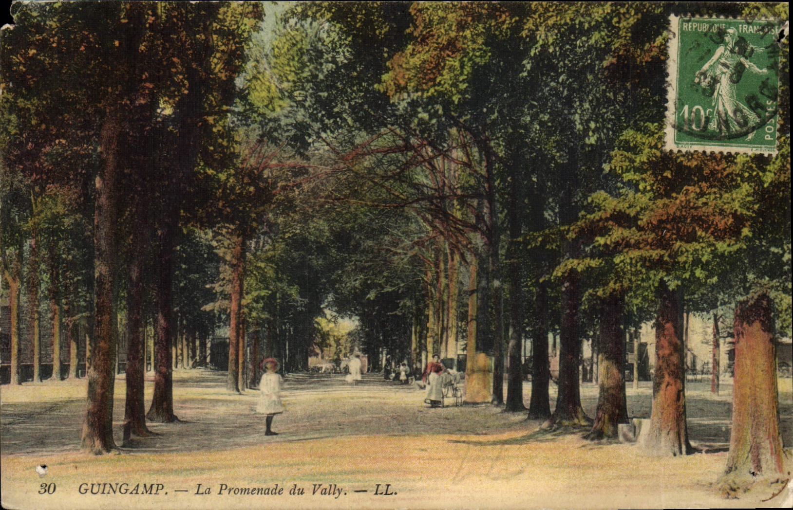 CPA Guingamp La Promenade du Vally 