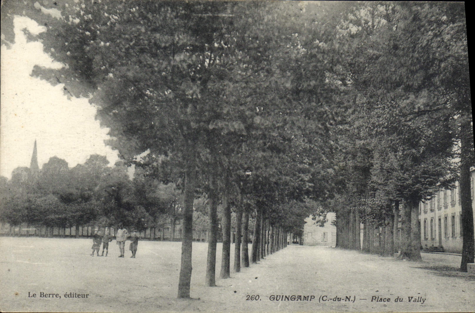 CPA Guingamp Place du Vally 