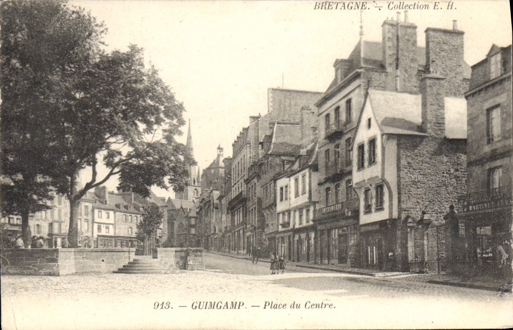 CPA Guingamp Place du Centre 