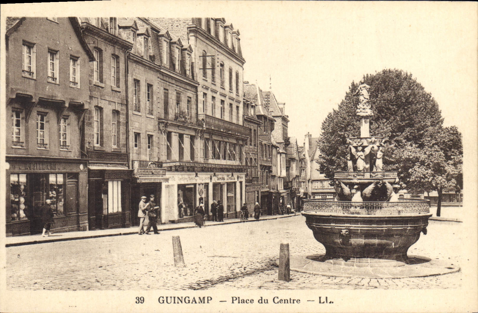 CPA Guingamp Place du Centre 