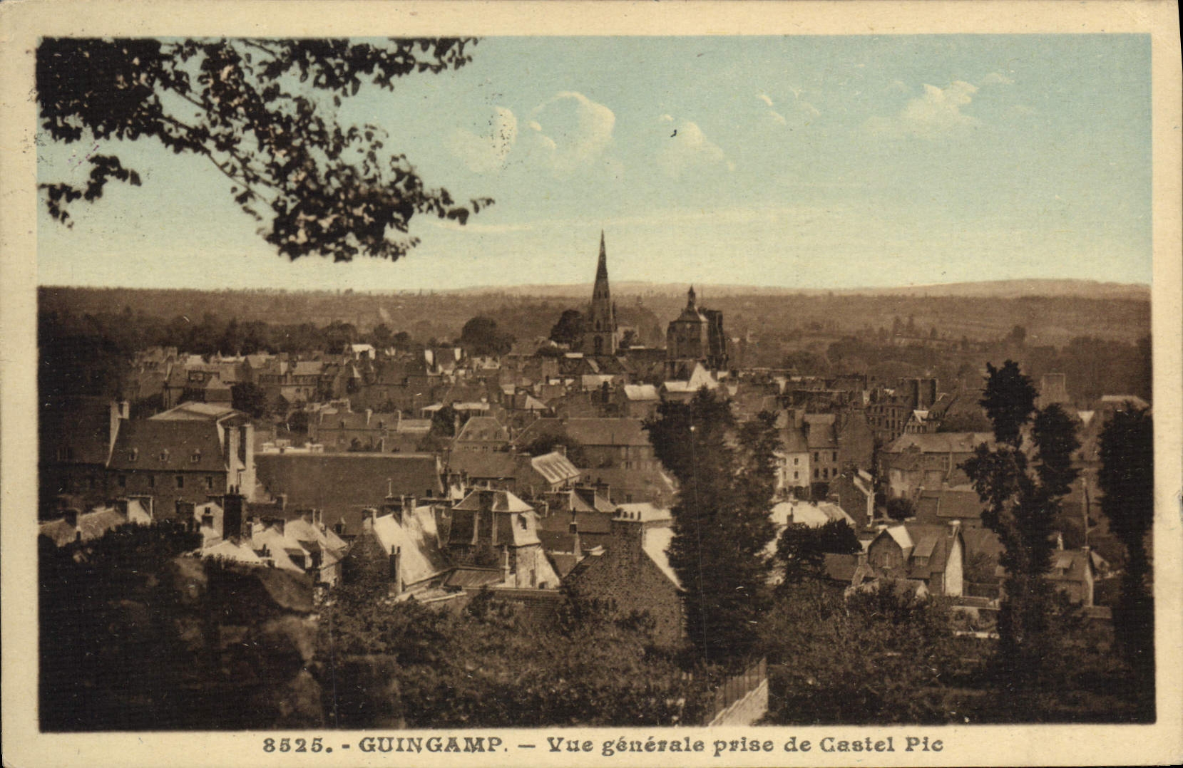 CPA Guingamp Vue generale prise de Castel Pic