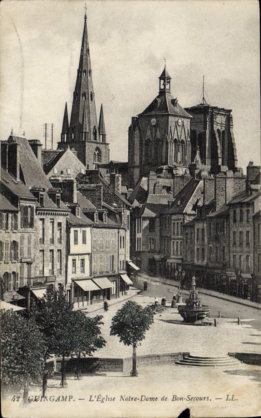 CPA Guingamp L'Eglise Notre Dame de Bon Secours 
