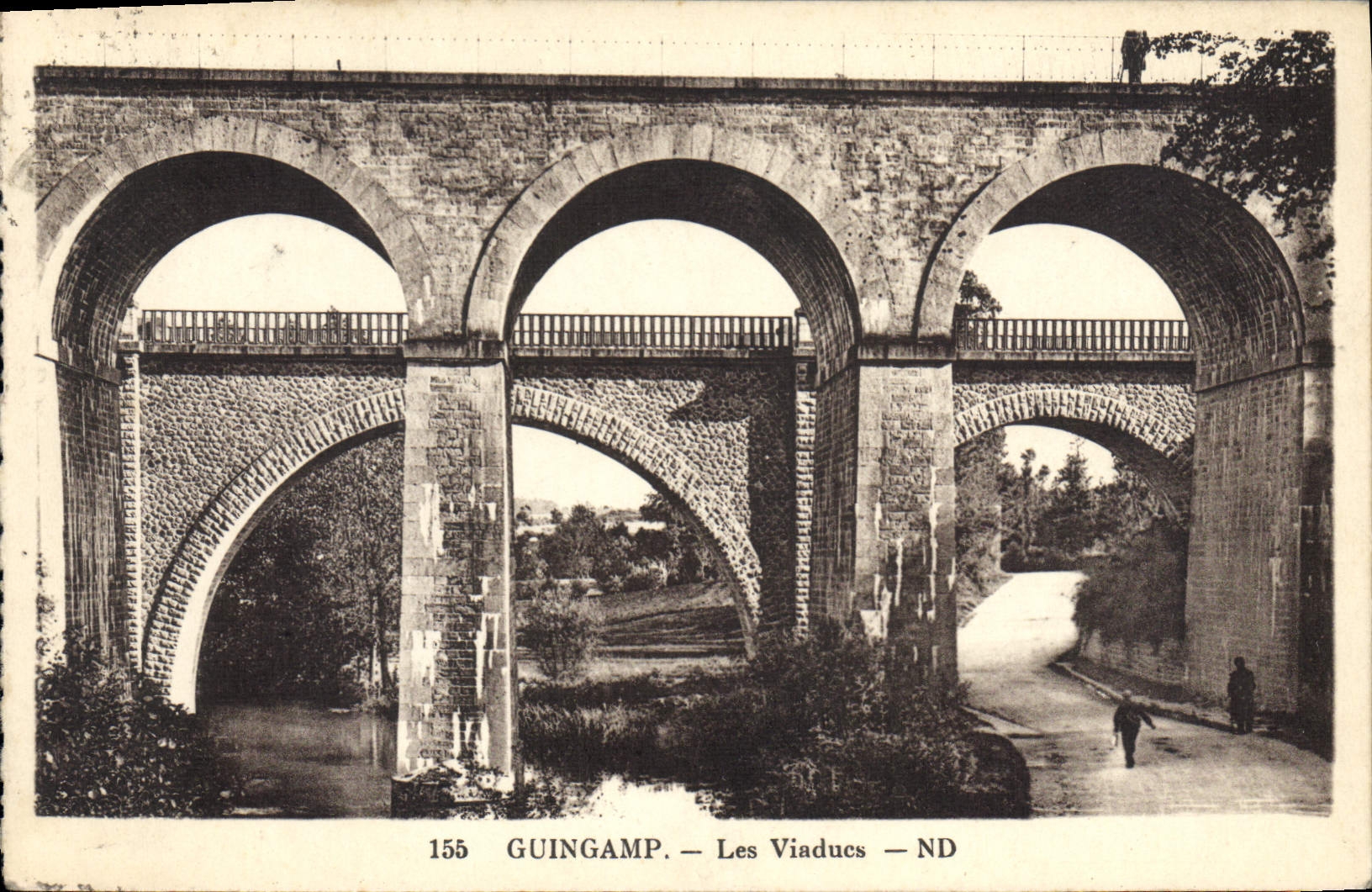 CPA Guingamp Les Viaducs 