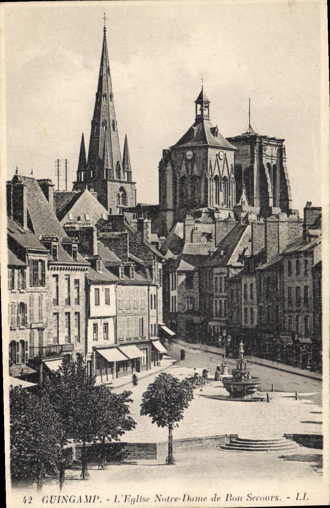 CPA Guingamp L'Eglise Notre Dame de Bon Secours