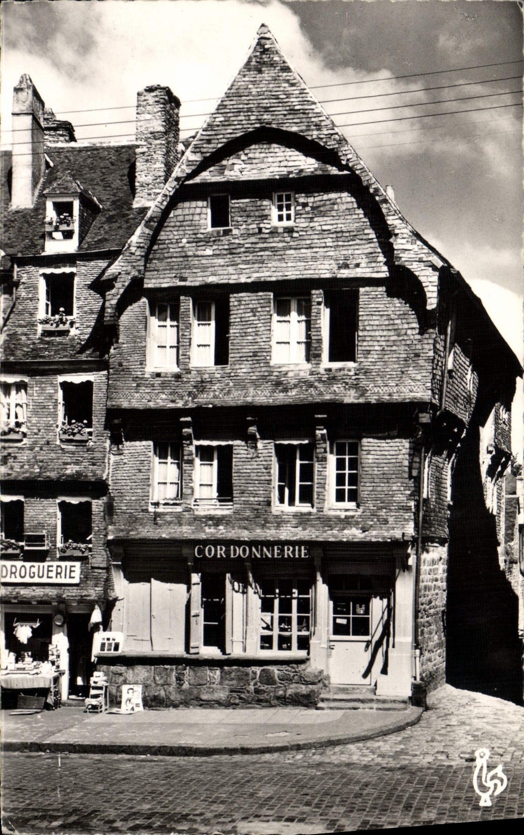CPM Guingamp Vieille Maison Place du Centre Coordonnerie
