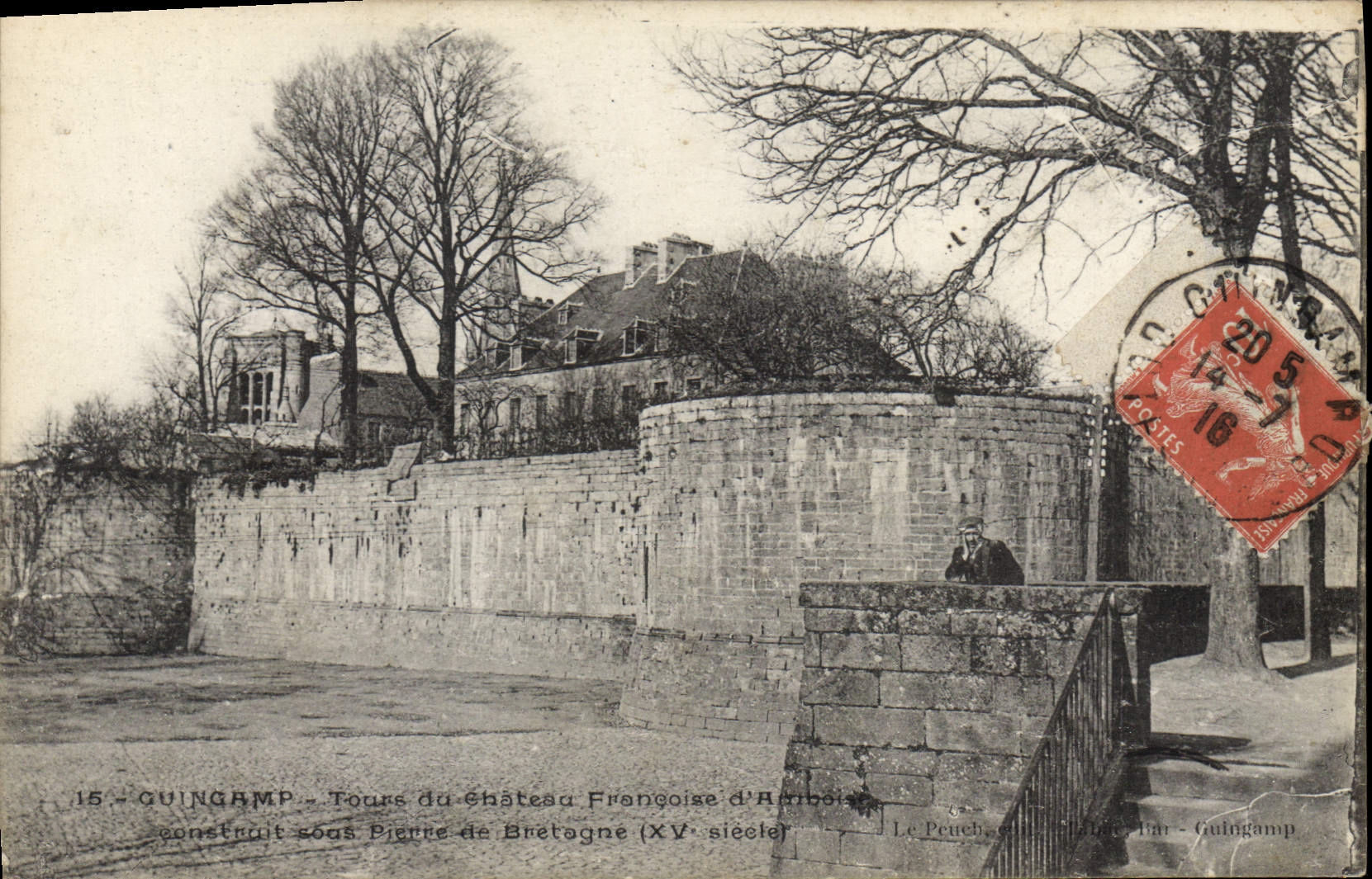 CPA Guingamp Tours de Chateau Francoise d'Amboise construit sous Pierre de Bretagne